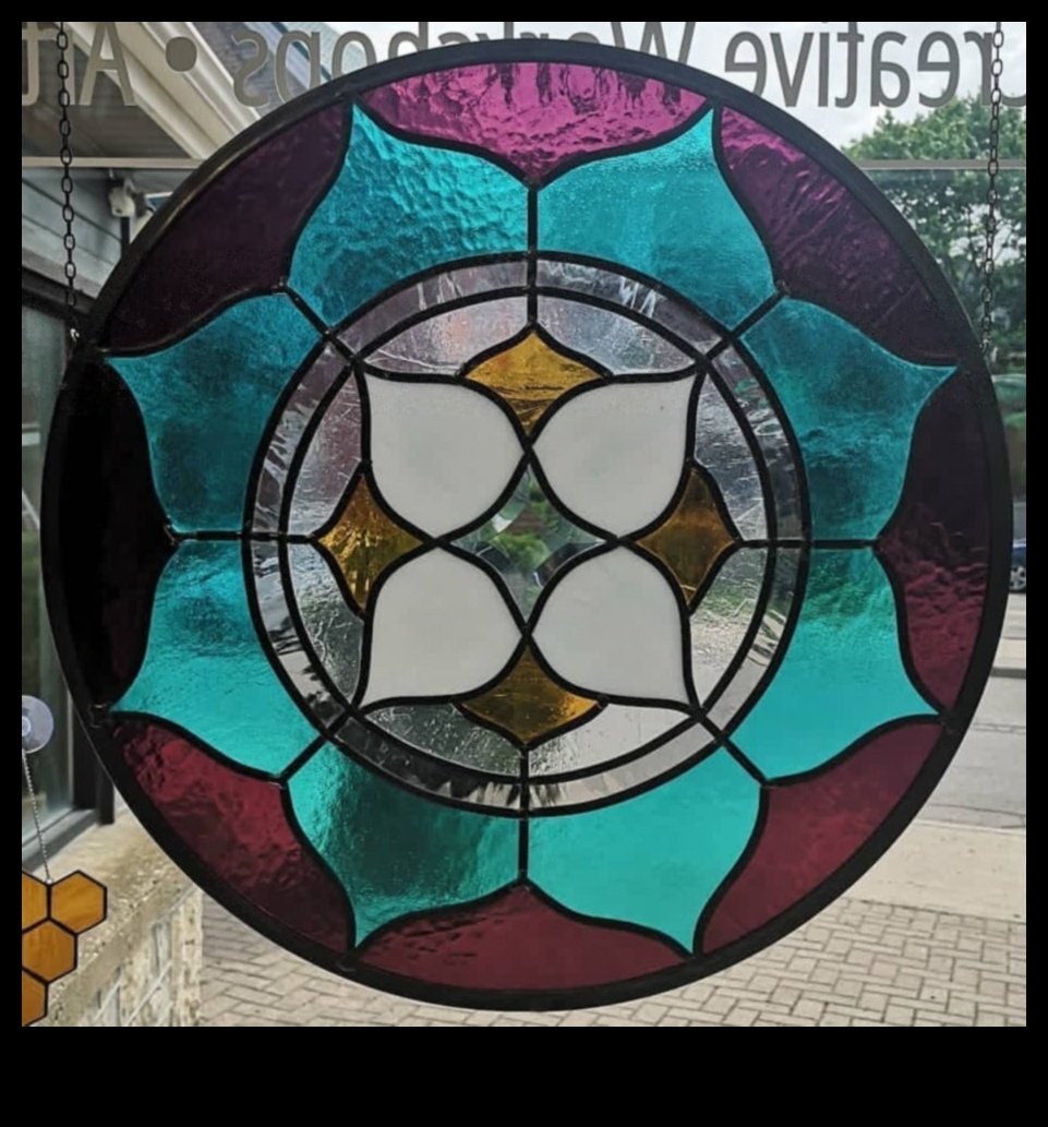 ויטראז' חלון לנשמה 3 טכניקות יצירה לאמנות זכוכית: יצירת עיצובים מוכתמים ומחוברים