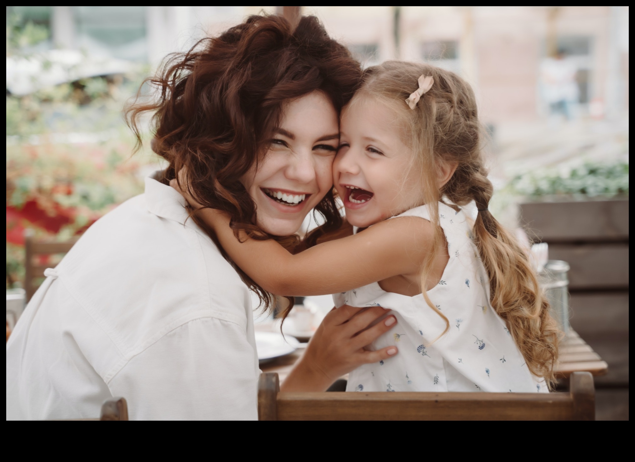 טיפוח אימהות מודעת עם מודעות מודעת מדריך לגידול ילדים בחמלה, אמפתיה וחוסן. 5 אמהות מודעת: טיפוח עם מודעות מודעת