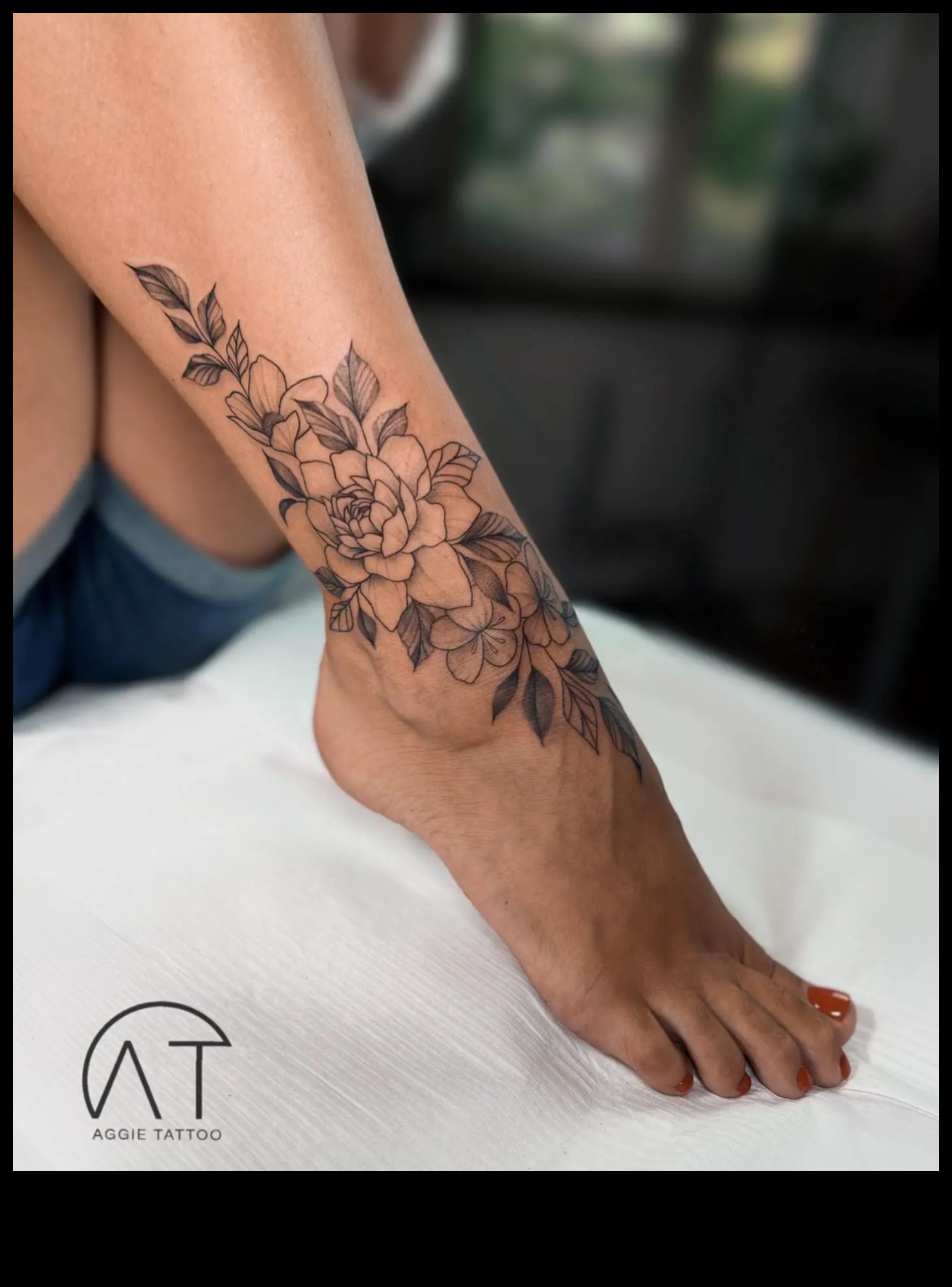 הערת שוליים פנטזיה מסע דרך הסיפורים שמאחורי קעקועים בקרסול 4 הערת שוליים פנטזיה: צלול לתוך סיפורי קעקוע קרסול