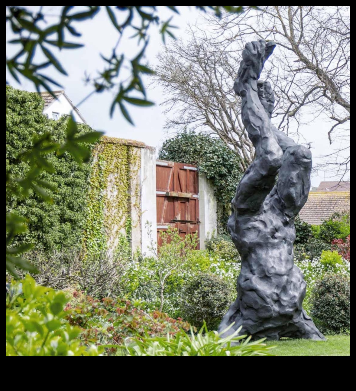 פסלים משנים את הצורה האנושית בפאר אומנותי 5 פאר פיסולי: טרנספורמציות אמנותיות של צורת האדם