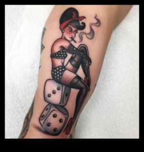 שליטה בפלאשבק: קעקועים מסורתיים עם כשרון קלאסי