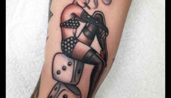 שליטה בפלאשבק: קעקועים מסורתיים עם כשרון קלאסי