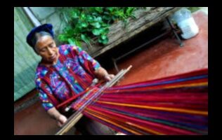 טכניקות יצירה לאריגה: יצירת אמנות טקסטיל עם חוטים