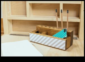 יצירת ארגוניות לשולחן עבודה מעץ: פתרונות עשה זאת בעצמך לעומס במרחב העבודה