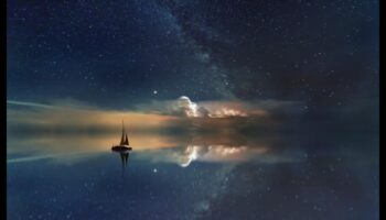 נווטים שמימיים: מדריכים את האנושות דרך מים בין כוכבים