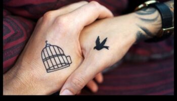 מקושרים לכל החיים: קעקועים זוגיים יוצרים שטיח של אהבה נצחית